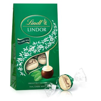 Шарики из темного шоколада с мятной начинкой Lindt LINDOR 137 гр Шарики из темного шоколада с мятной начинкой Lindt LINDOR 137 гр