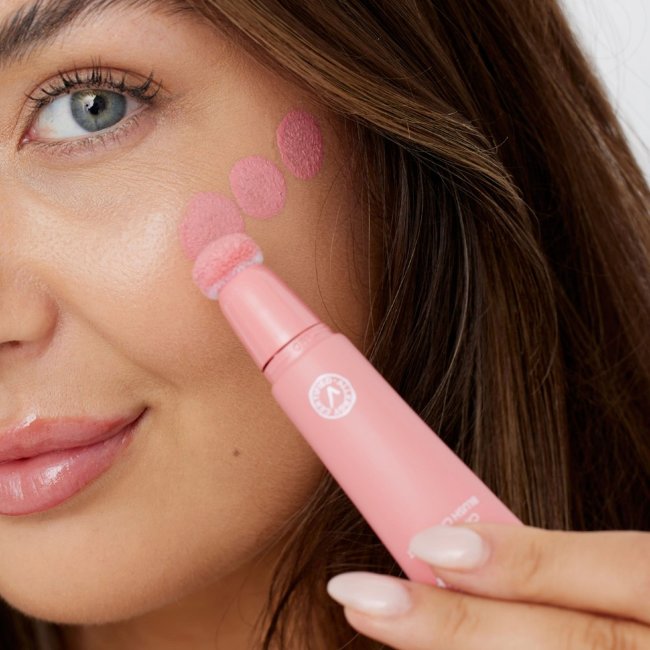 Матовая кремовая румяна Gosh Matte Blush Up, dusty rose, 14 мл Матовая кремовая румяна Gosh Matte Blush Up, dusty rose, 14 мл